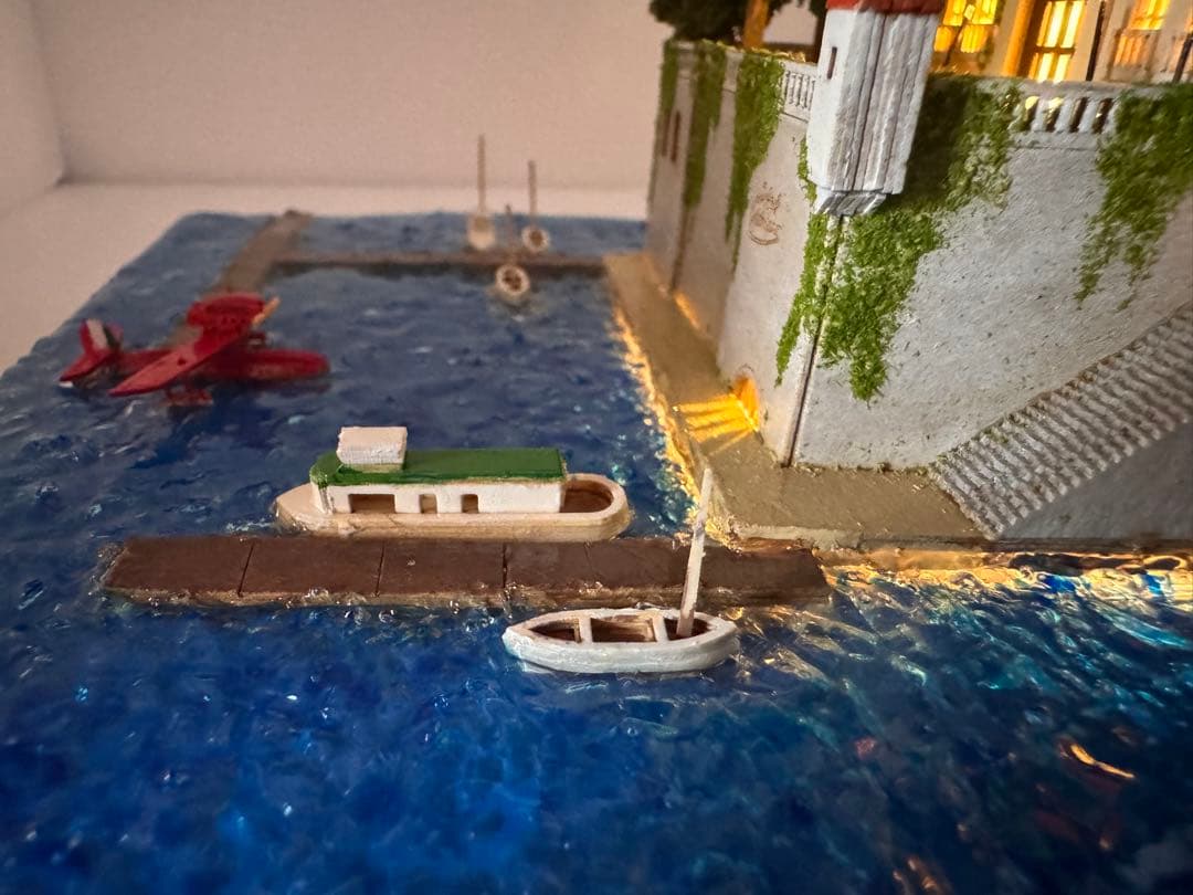 ヘ*ン様 紅の豚　ホテルアドリアーノ　ジオラマ完成品 ケース付き　電飾加工