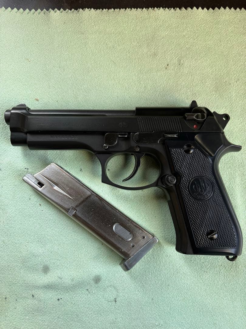 ガスガン ブラック マガジン付き