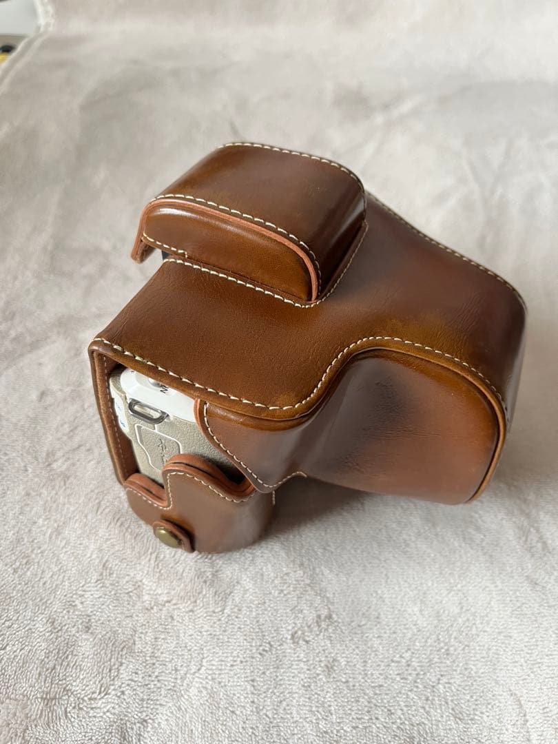 Canon EOS KISS M ミラーレスカメラ ホワイト　レンズ　セット