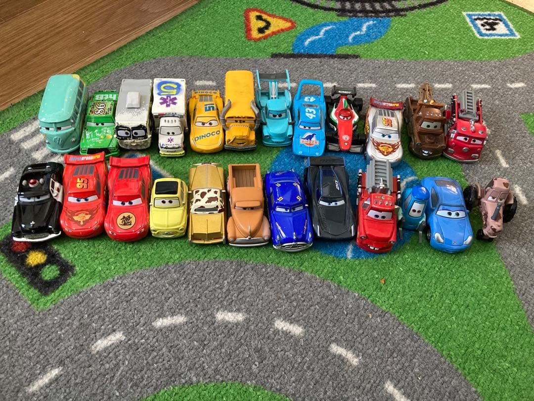 カーズ トミカ　廃盤含む24台