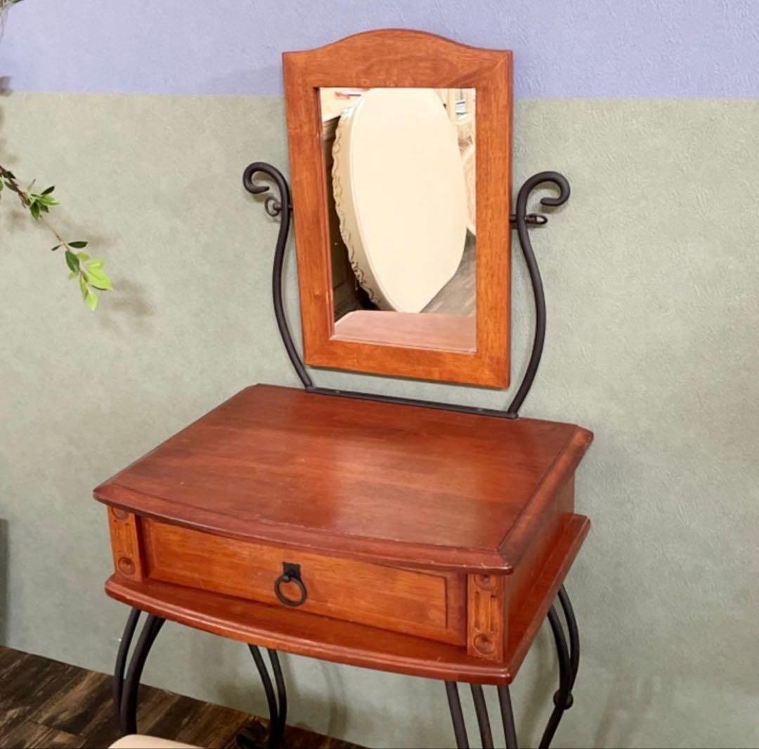 優美な曲線を描く ロートアイアン ドレッサー スツール別売り