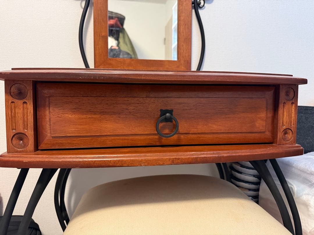 優美な曲線を描く ロートアイアン ドレッサー スツール別売り