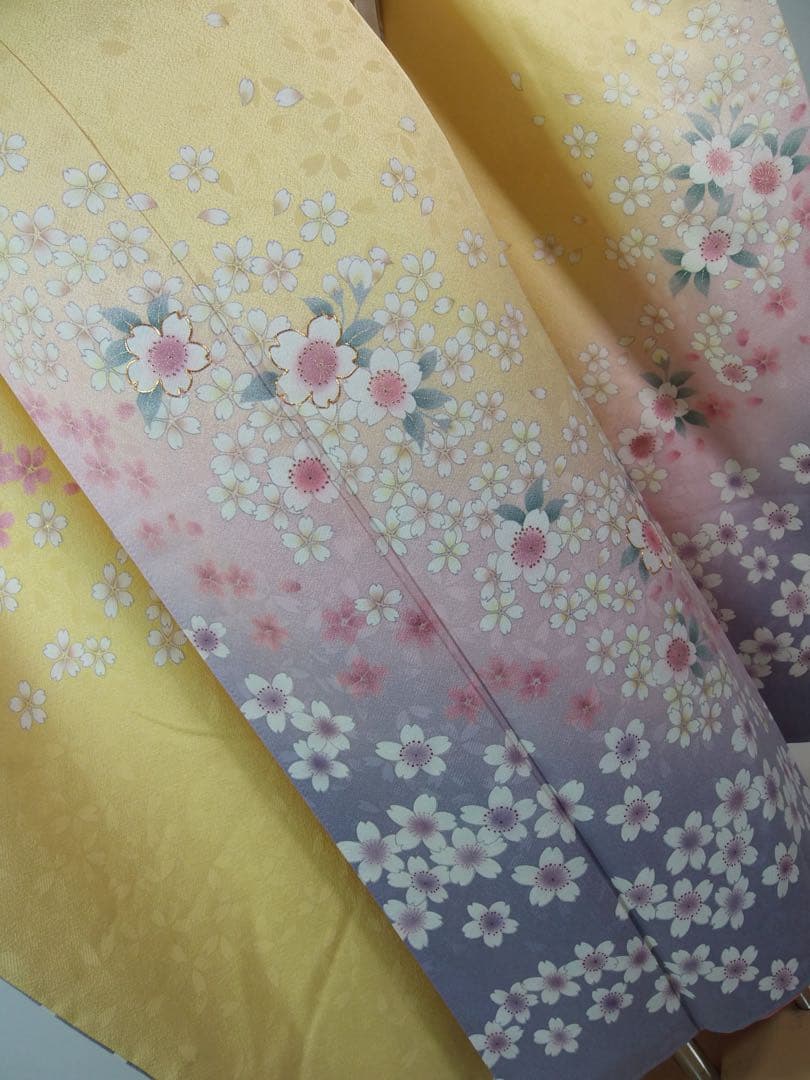 上品華やか】桜流し振袖＊金彩×金駒刺繍／黄×藤紫グラデーション＊パールトーン加工