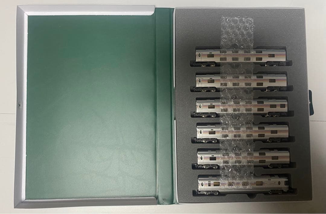 全車純正室内灯付き！　KATO 10-1336 E26系「カシオペア」12両