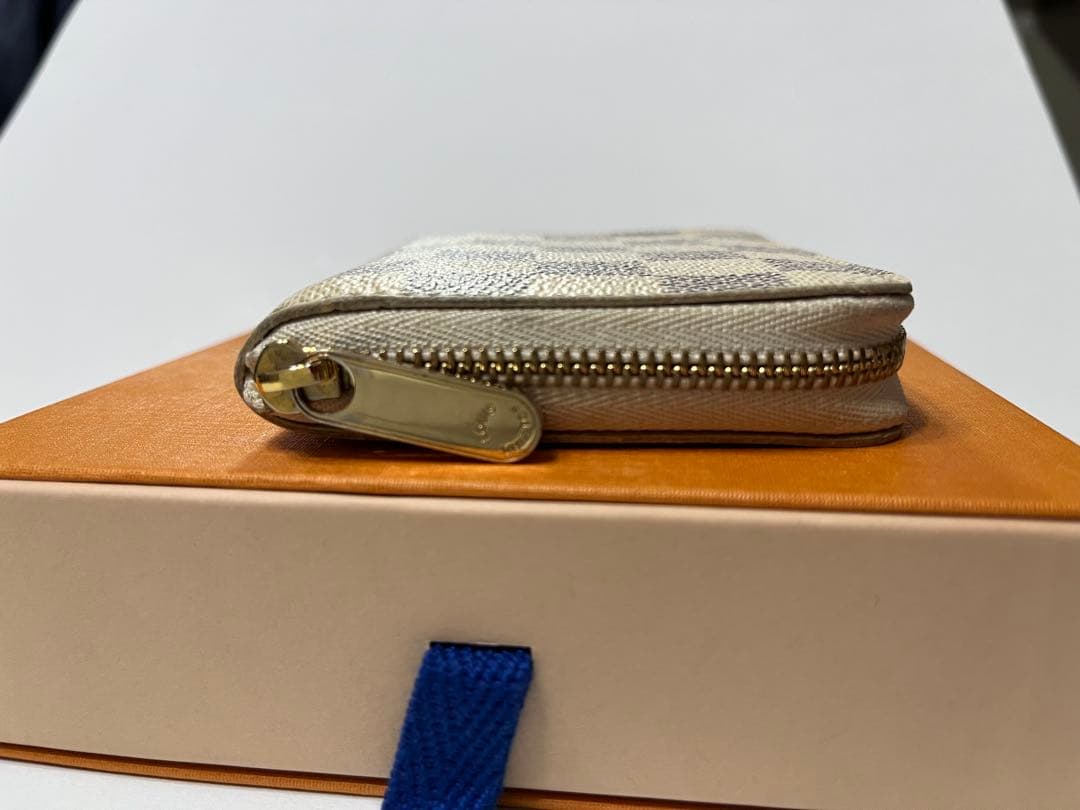 ルイヴィトン ダミエ アズール ジッピー パース コンパクトウォレット 白