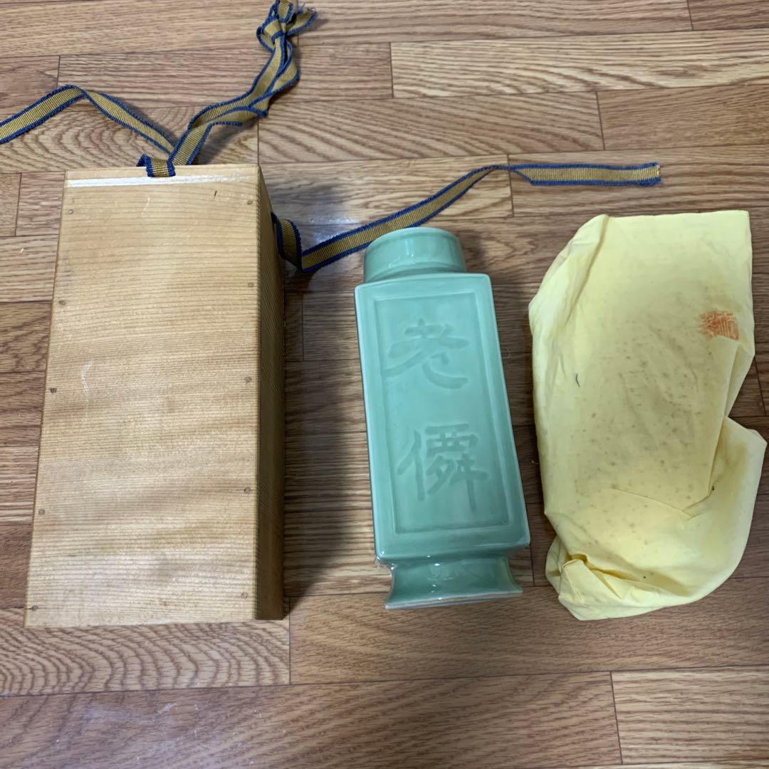 【箱の部品欠損？】緑色 陶器 花瓶 木箱付き 1.20kg