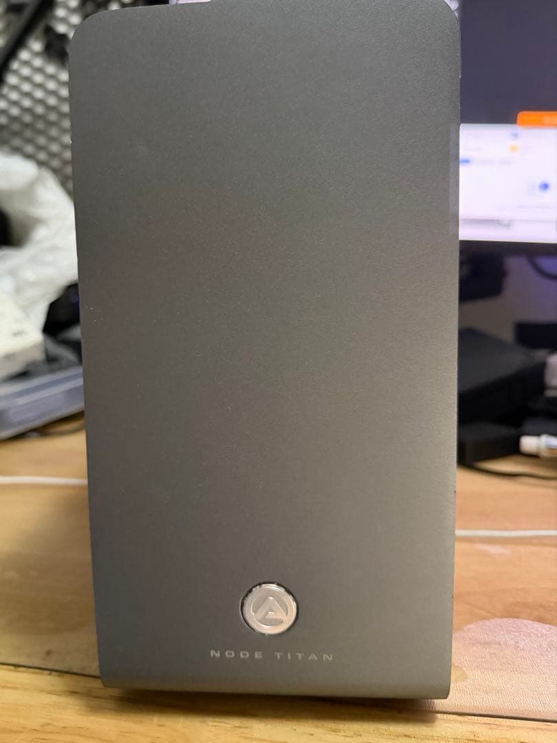 グラフィックボード・グラボ・ビデオカード Akitio node titan eGPU