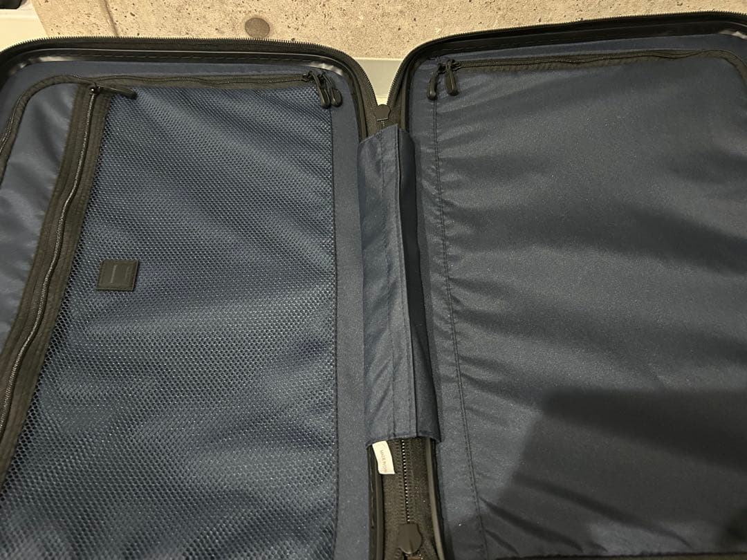 イノベーター　キャリーケース　多機能モデル　ブラック　1番人気の定番サイズ