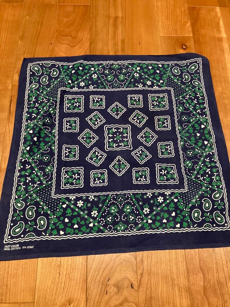 RN13960 クッキー柄　バンダナ　ネイビー/グリーン