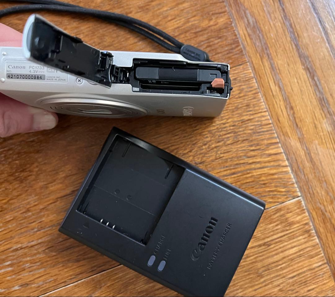 Canon IXY 220Fシルバーコンパクトデジタルカメラ バッテリー充電器付