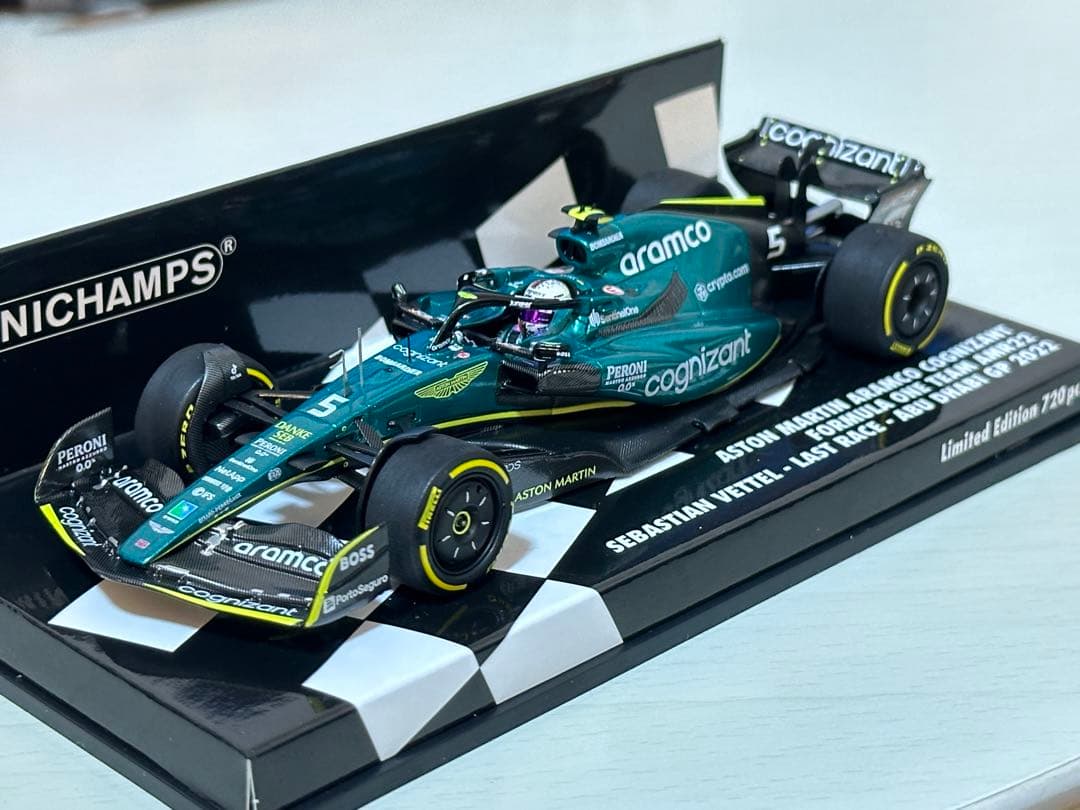 ミニチャンプス 1/43 アストンマーティン 2022 ベッテル ラストレース