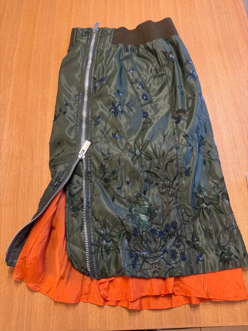 sacai サカイ　フラワーエンブロイダリー　ナイロンスカート　カーキ　フリル