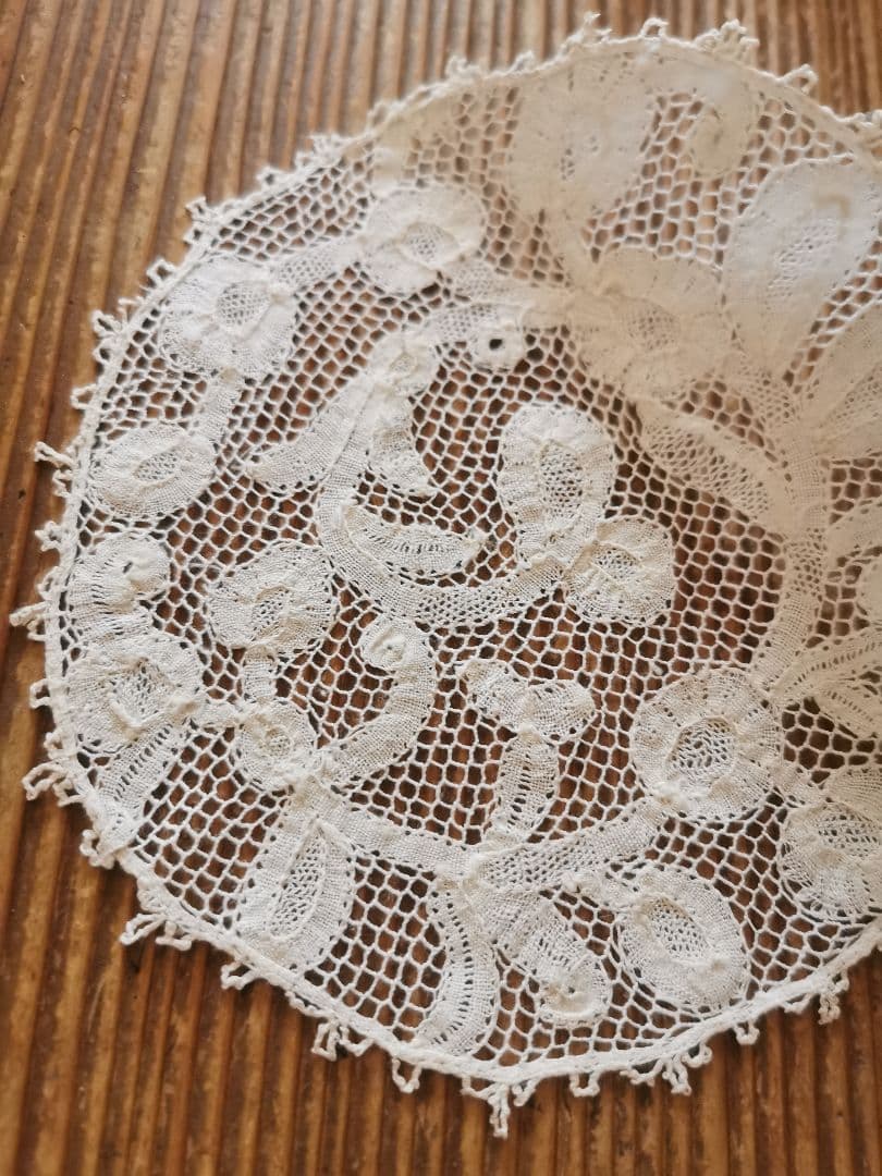 アンティークベルギー ブルージュレース デイジーのドイリー アイボリーベージュβ