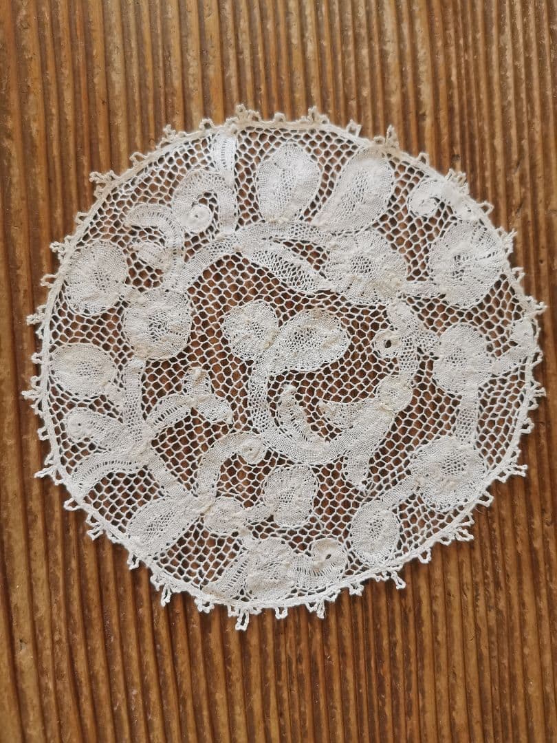 アンティークベルギー ブルージュレース デイジーのドイリー アイボリーベージュβ