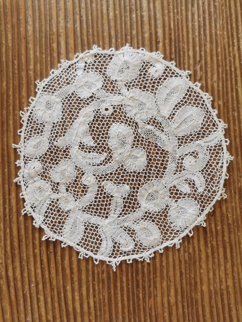 アンティークベルギー ブルージュレース デイジーのドイリー アイボリーベージュβ