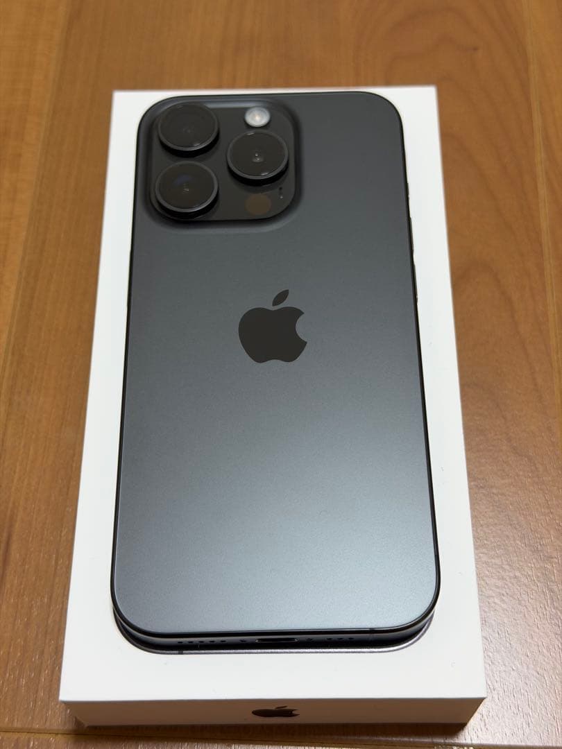 【美品】iPhone15 Pro ブラックチタニウム　256GB SIMフリー
