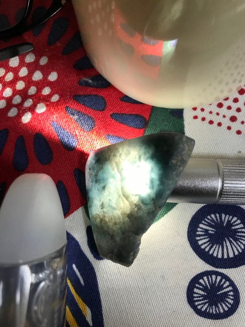 糸魚川 ヒスイ コン沢 青翡翠原石 宝石　原石　スライス