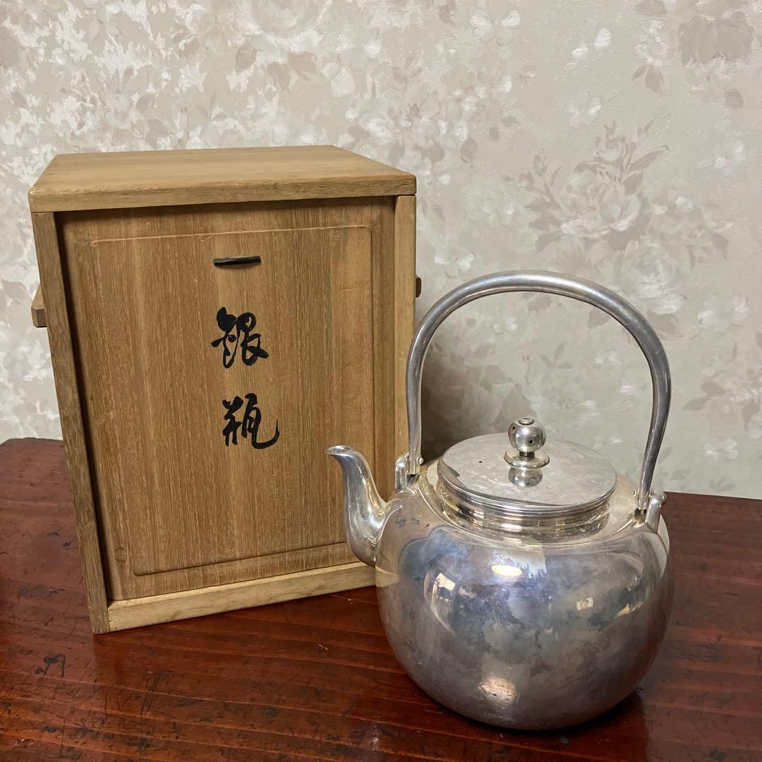 茶道具銀瓶「純銀製　望月形湯沸　京都　岡野利光造」