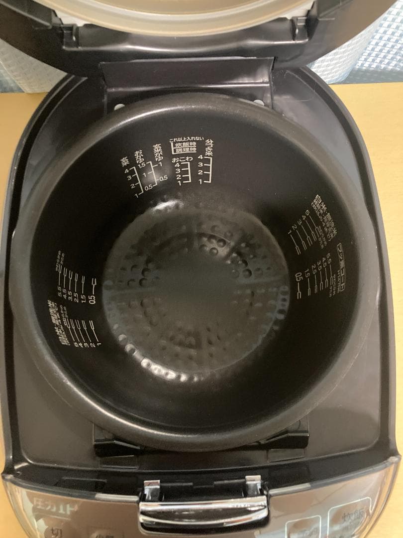 ★美品★　2022年製　HITACHI 圧力IH炊飯器 RZ-EF10E9MT