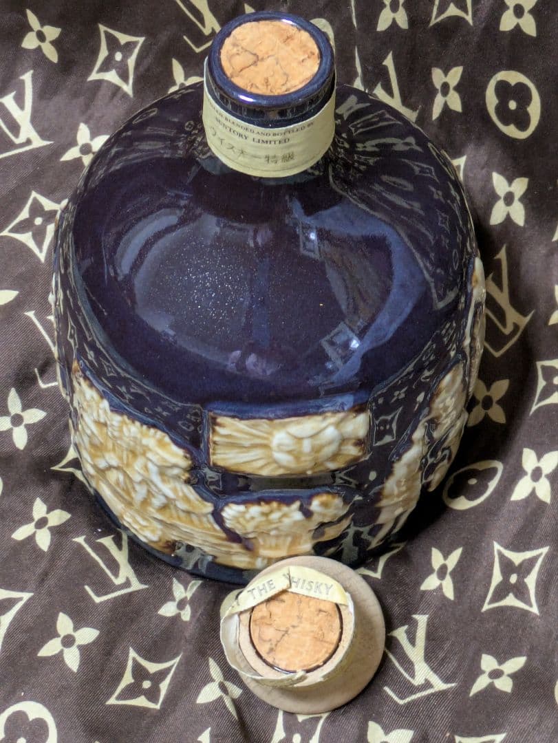 サントリーTHE　WISKY　未開栓 陶器ボトル 750ml