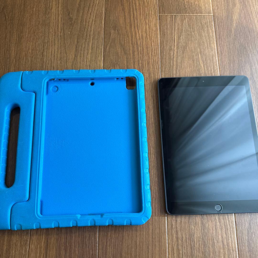 Apple iPad 第8世代　A2270 ケース付き
