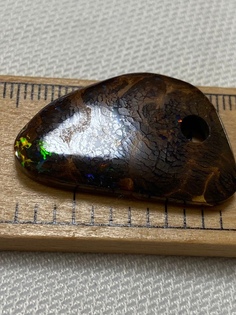 ボルダーオパール　穴あき　約24カラット