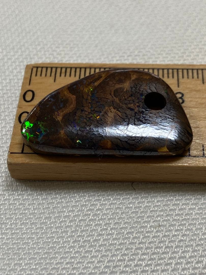 ボルダーオパール　穴あき　約24カラット