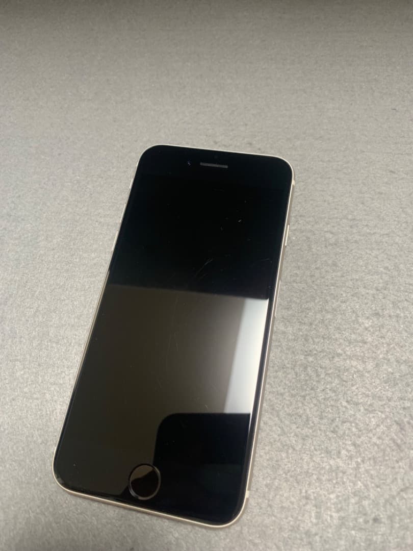 美品 国内版 SIMフリー iPhoneSE 第3世代 64GB スターライト色