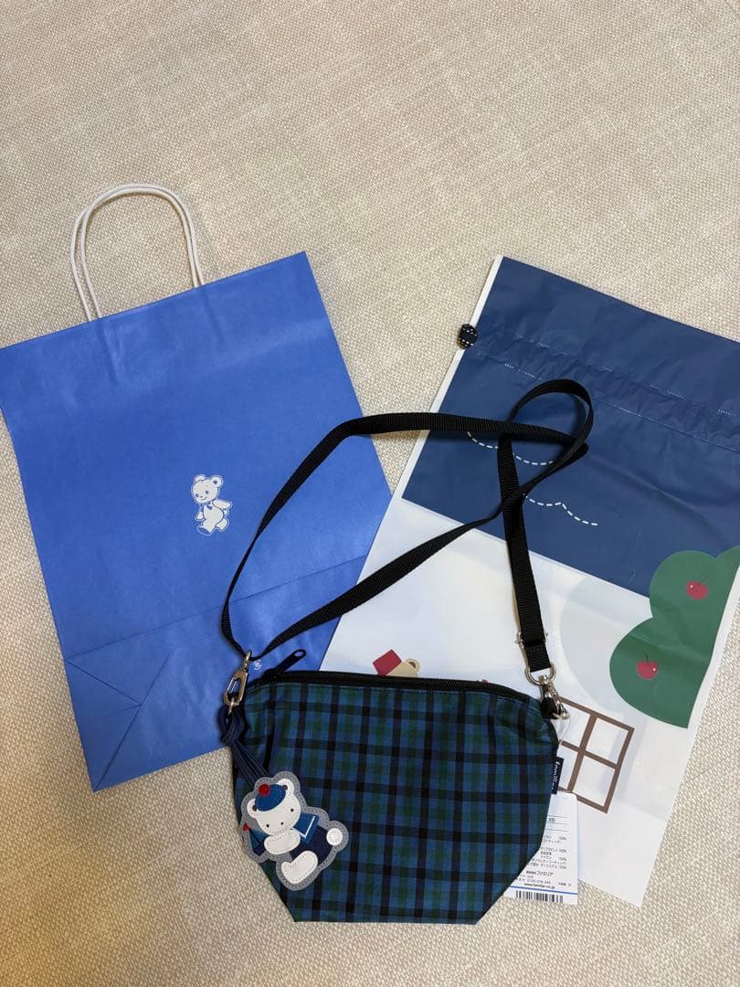 ファミリア　新品タグ付き　ショルダーバッグ　ポシェット