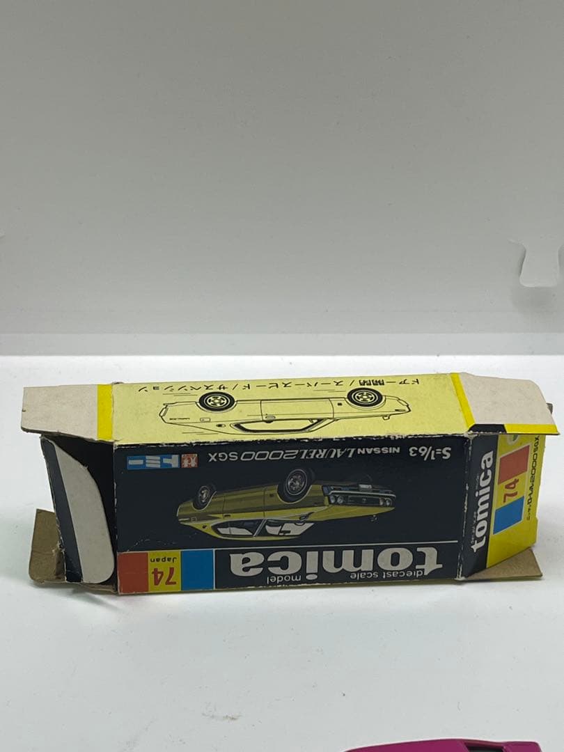 トミカ 黒箱 74 -1-9 ニッサン ローレル 2000sgx 喝徒飛競走車