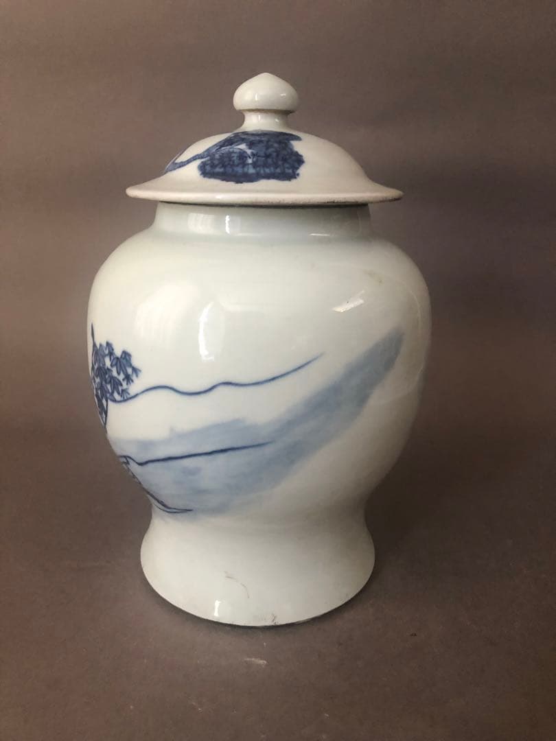 中国骨董　古美術　青花人物紋　蓋付壷