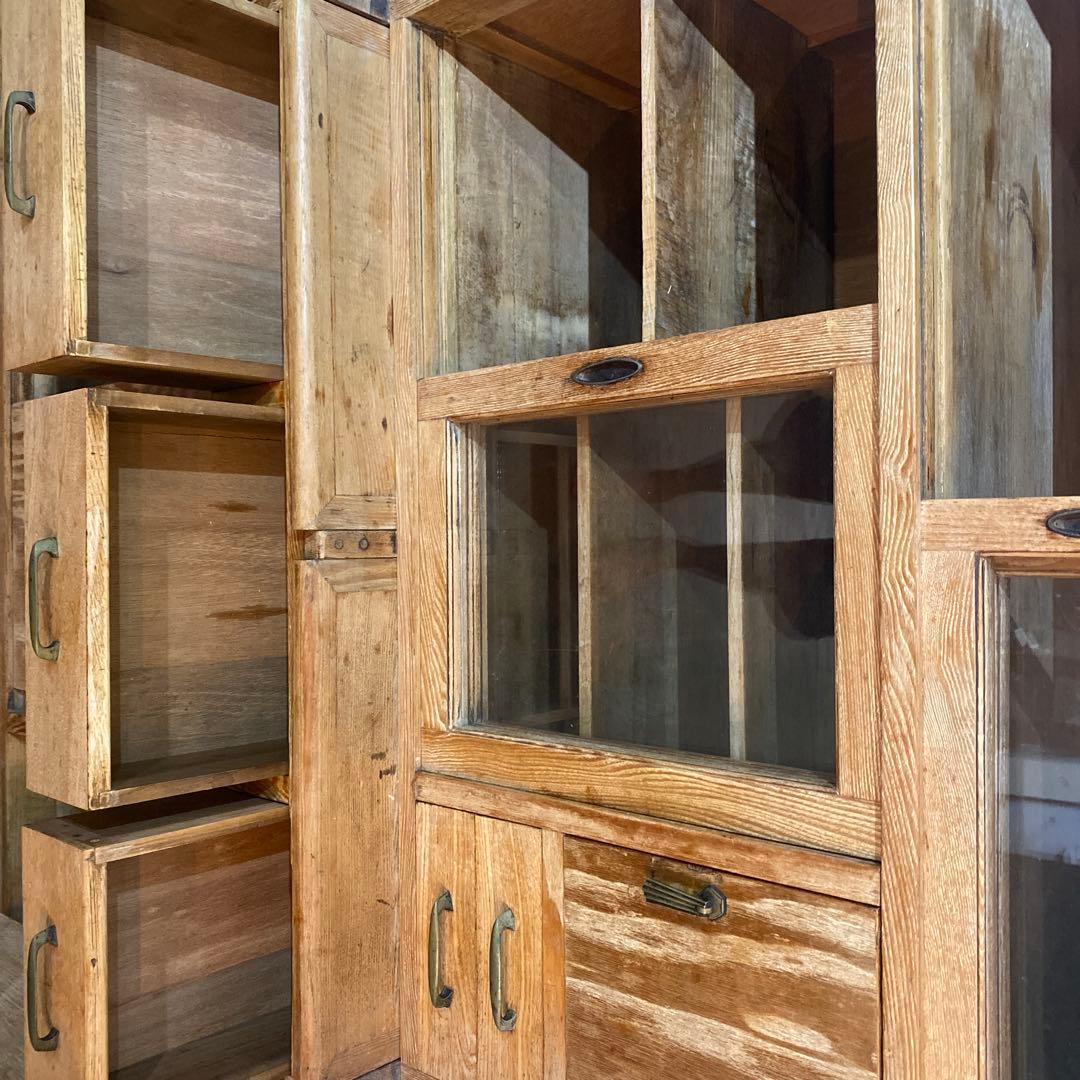 《値下げしました》昭和レトロ　アンティーク木製収納棚 ガラス扉付き