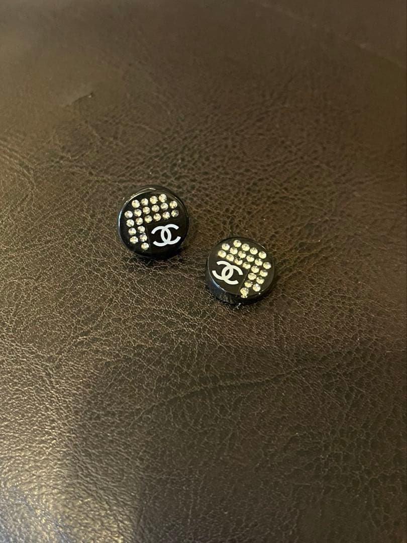ジャンク　CHANEL ピアス　ブラック　ストーン