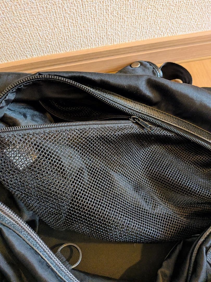 美品 DIESEL スタッズ付きボストンバッグ ブラック 旅行用 手提げ 黒