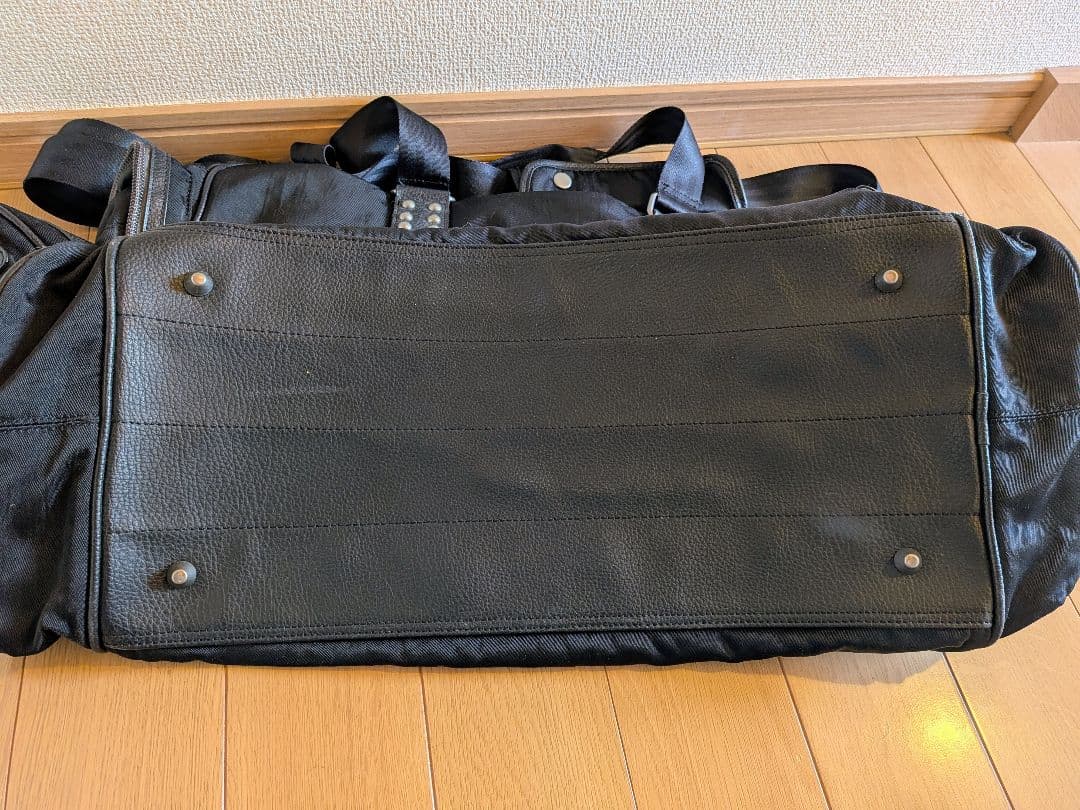 美品 DIESEL スタッズ付きボストンバッグ ブラック 旅行用 手提げ 黒