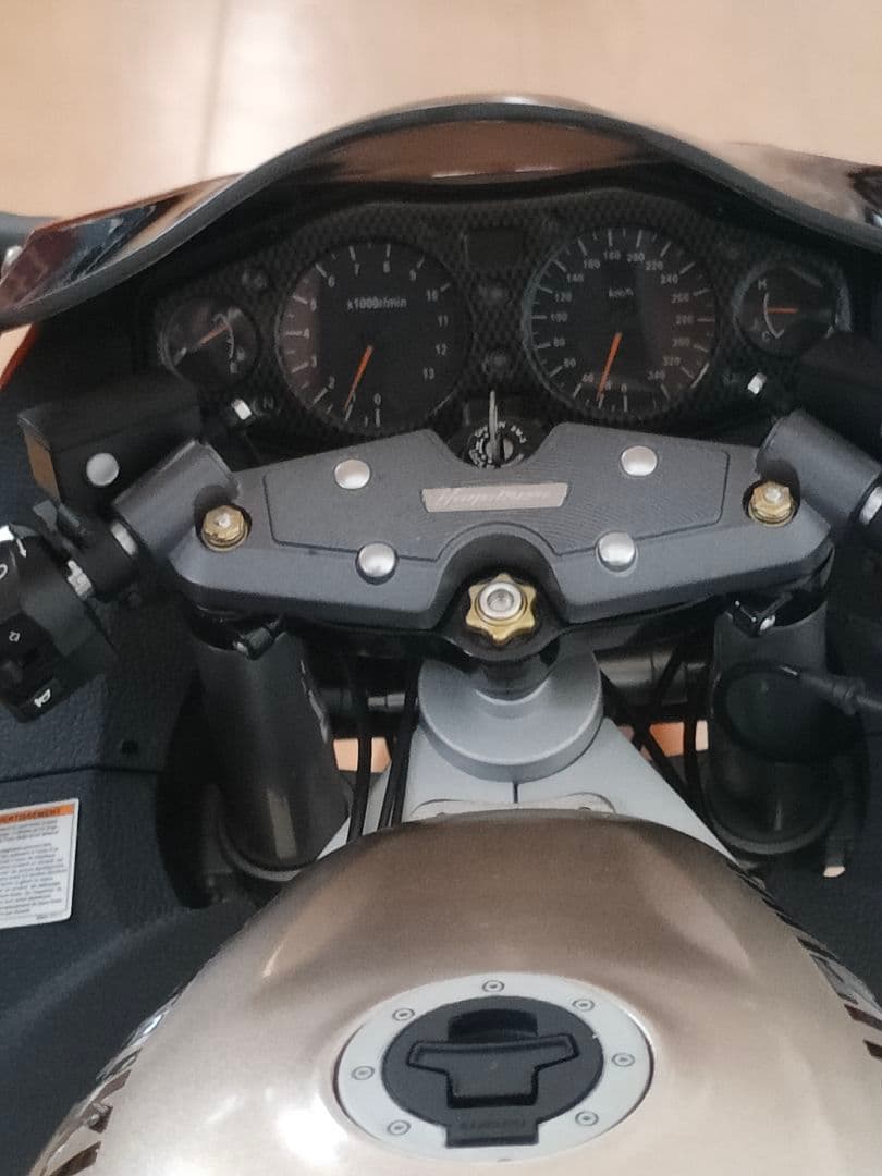 ディアゴスティーニ 1/4 スズキGSX1300R 隼