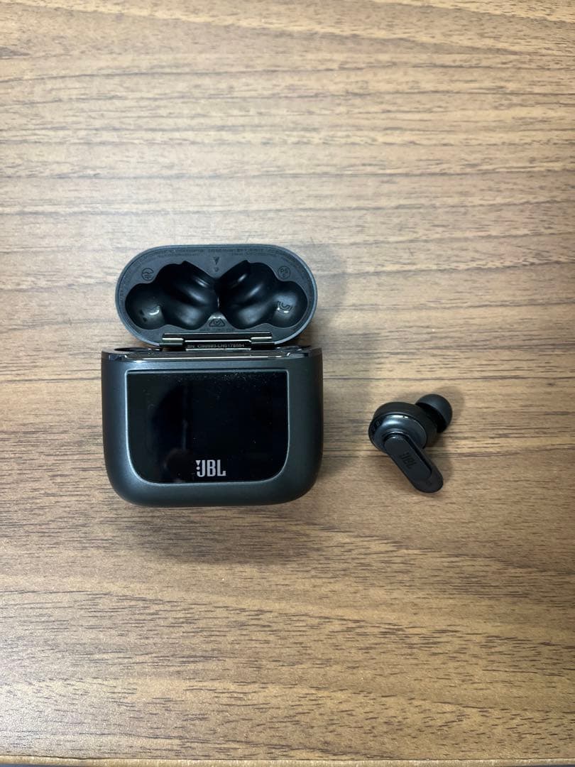 JBL ワイヤレスイヤホン 充電ケース付き ブラック　右耳のみ　箱あり