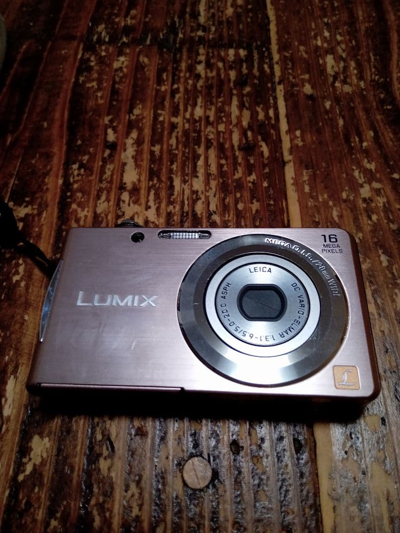 Panasonic DMC-FH5 ピンクデジタルカメラ、充電器、バッテリ―