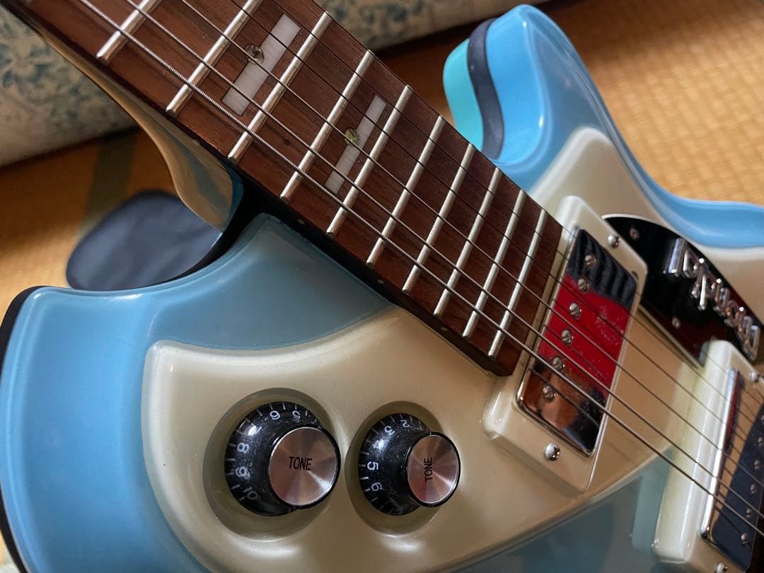 Italia Guitars Mondial ビザール風