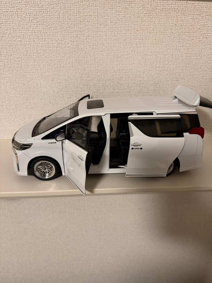 ブラック入荷！値下げ不可 トヨタ アルファード ミニカー 1/18 ホワイト