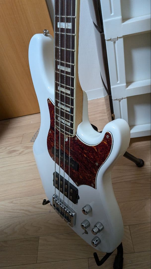 ベース Cort GB74
