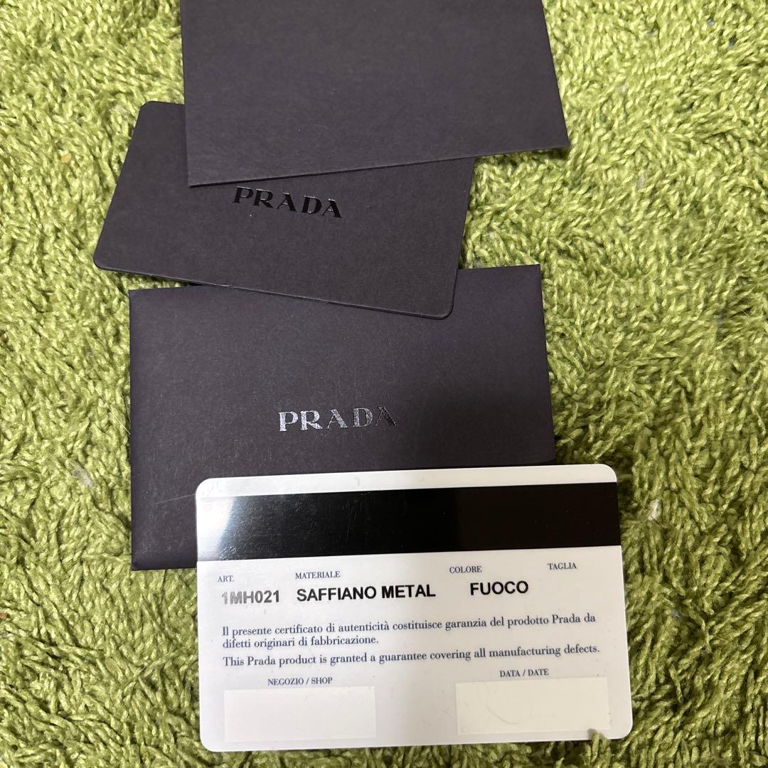 M*M様 PRADA 三つ折り財布 赤 サフィアーノレザー