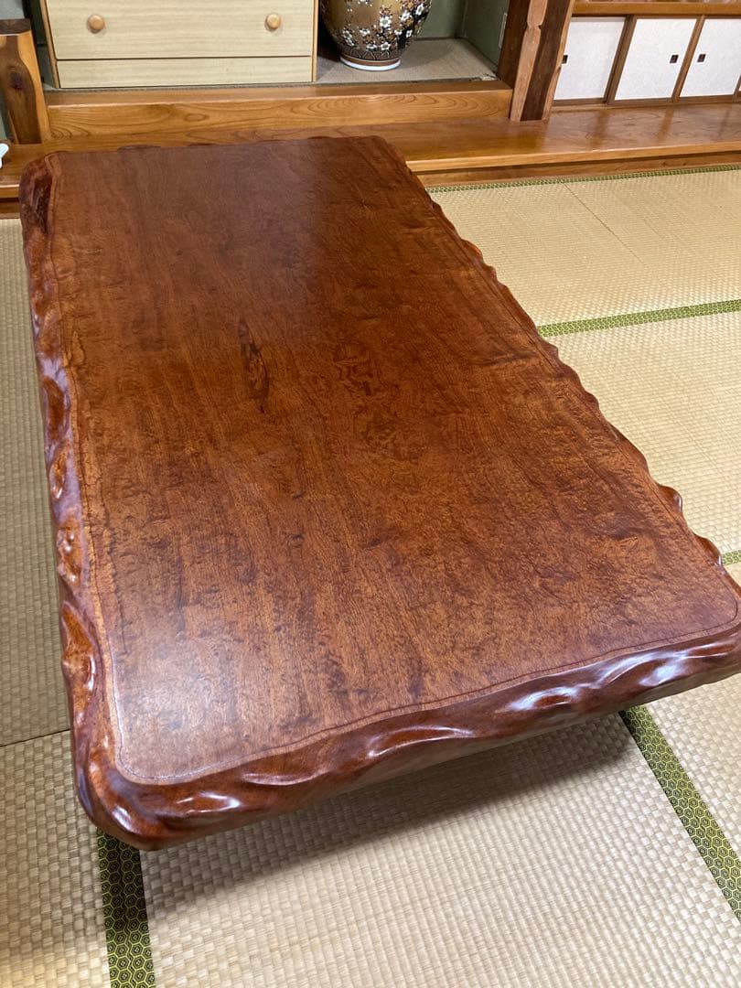 【高級】一枚板　木製長方形座卓 濃い茶色 装飾的な縁取り　アンティーク