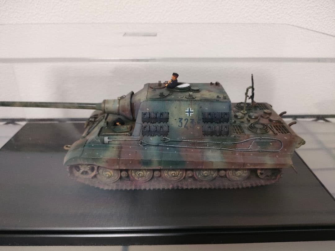 タミヤ1/48ドイツヤークトタイガー完成品　（ディスプレイケース付き）