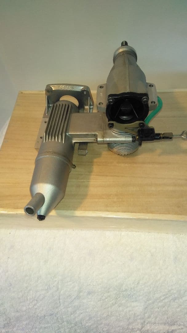 模型飛行機用エンジン回っておりますアルミエンジンマウント付き 価格を下げました