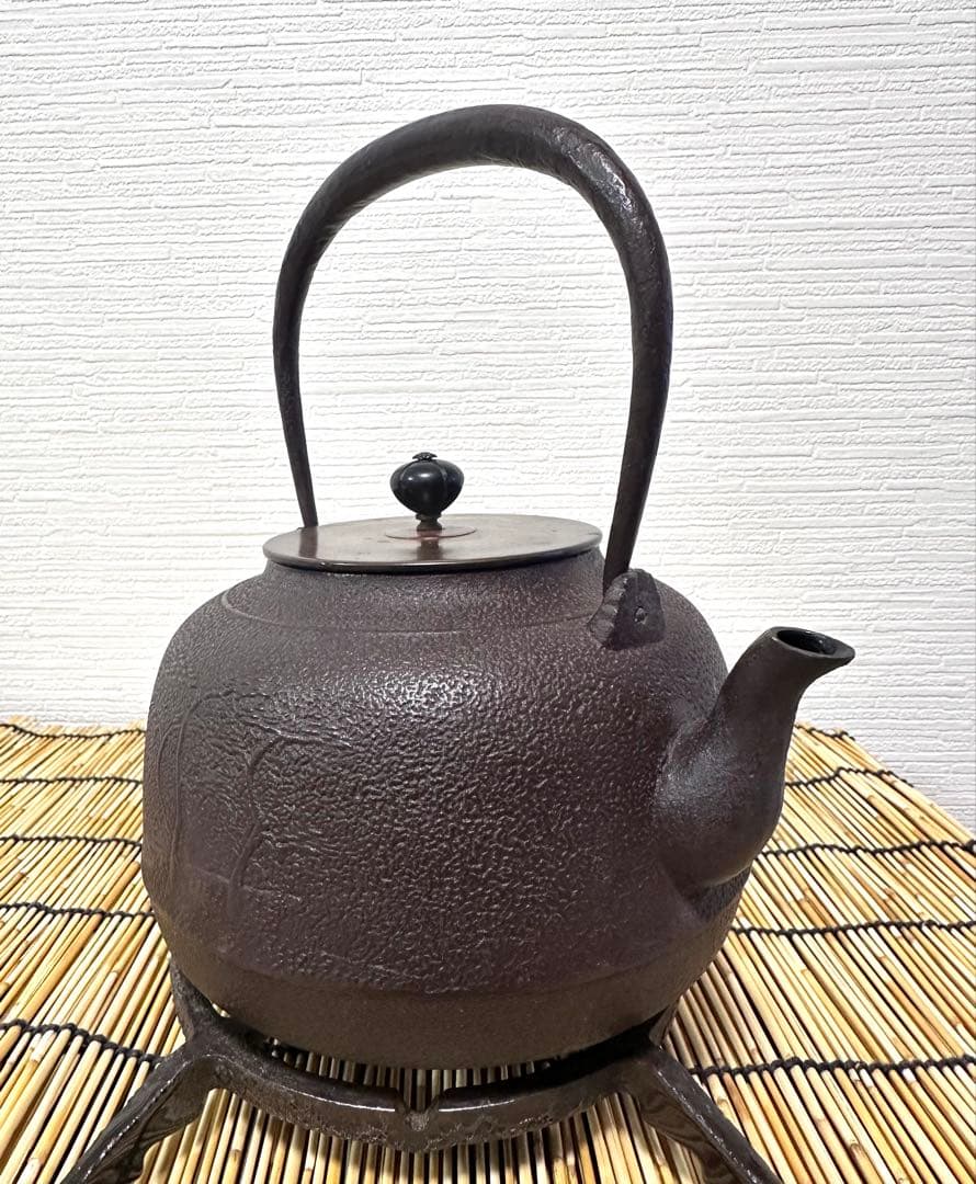 未使用品　南部釜師匠　庄司 光洞(啓吉)造　１５型松肌　銅蓋　南部鉄瓶　南部鉄器
