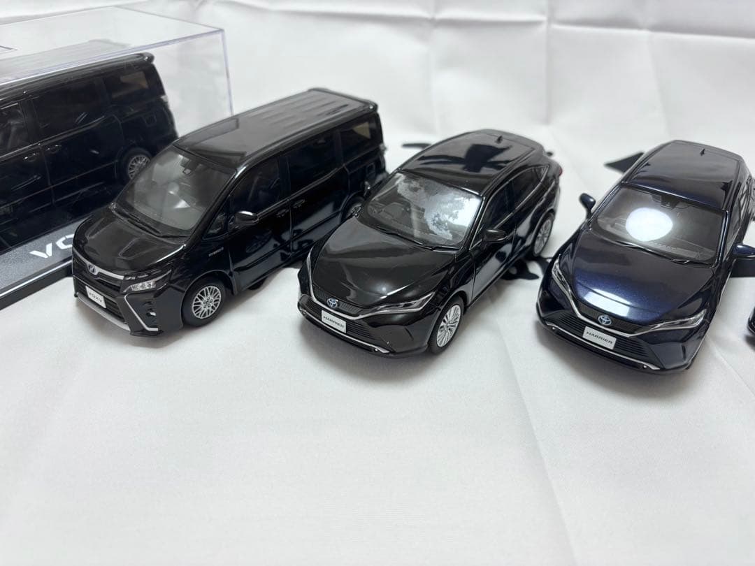 トヨタ カラーサンプル ミニカー 6台セット ヴォクシー ハリアー ヤリス
