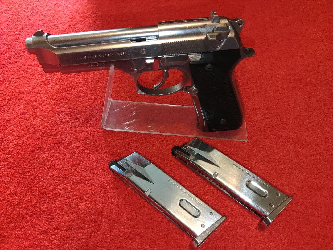 東京マルイガスガン　ベレッタ　M9 ガスガン シルバー マガジン2本付き