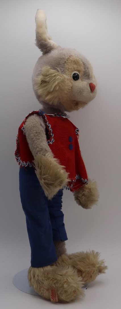 ウサギのぬいぐるみ人形