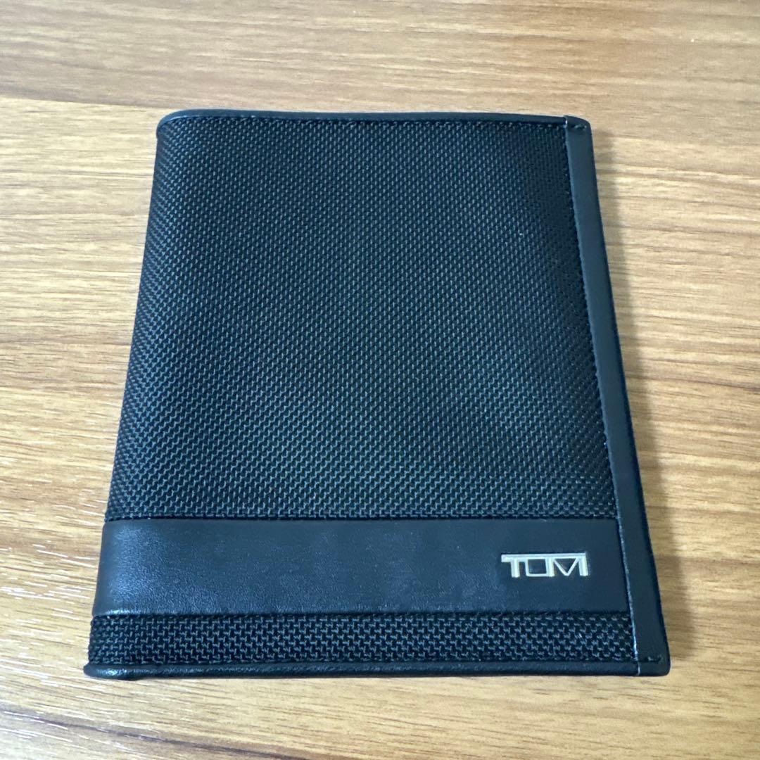 TUMI パスポートケース